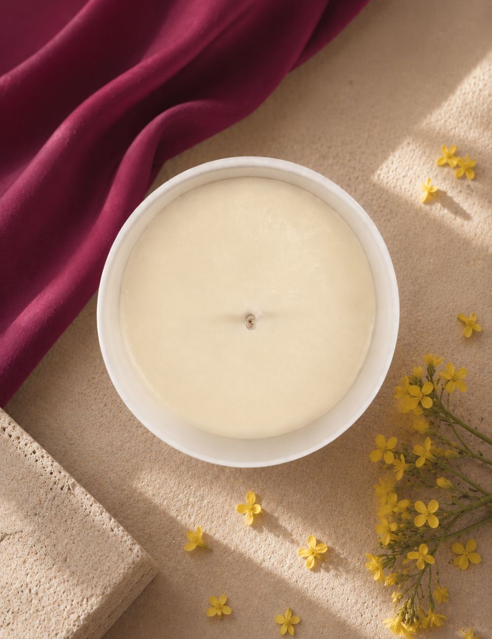 Bougie Madeleine de Pourpre. Cire végétale sans paraffine,
Combustion propre.
