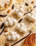 Fondants parfumés en cire végétale en forme de nuages, senteur galette des rois et frangipane.