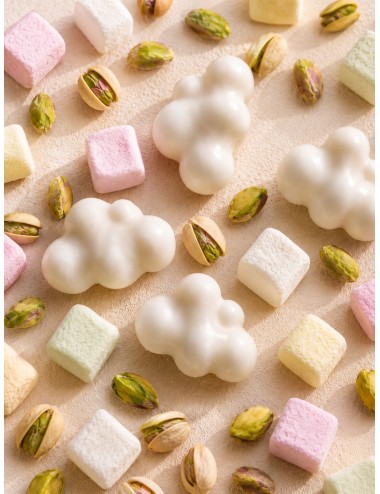 Fondants parfumés en forme de nuages de cire. Senteur pistache guimauve.Cire végétale colza-coco.Madeleine de pourpre.
