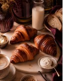 Bougies parfumées collection gourmande. Notes sucrées, vanillées, croissants et viennoiseries. Madeleine de Pourpre.