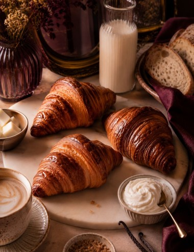 Bougies parfumées collection gourmande. Notes sucrées, vanillées, croissants et viennoiseries. Madeleine de Pourpre.
