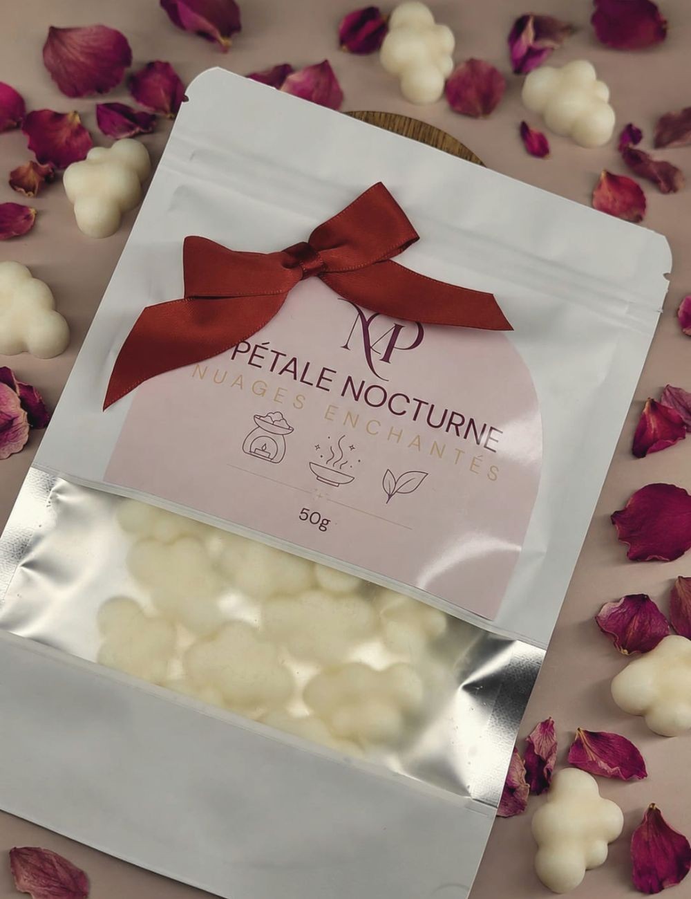 Fondants parfumés en forme de nuages de cire végétale. Senteur glamour. Madeleine de Pourpre.